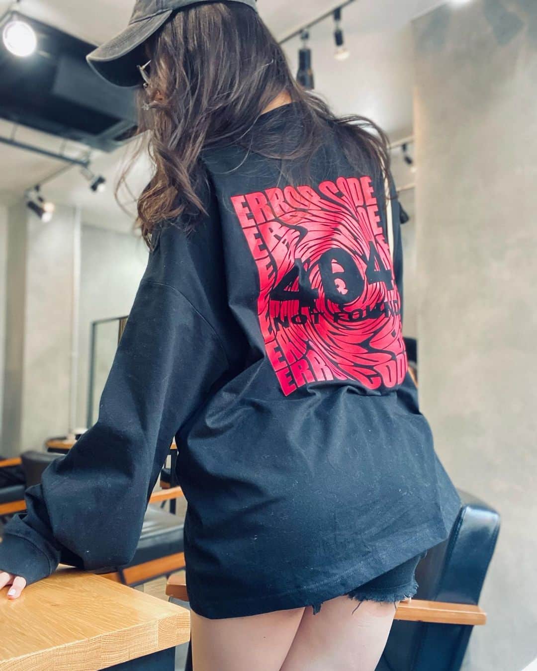 稲森美優さんのインスタグラム写真 - (稲森美優Instagram)「深田えいみさんのお洋服好祭り❤️ ロンティー、サングラス、鞄  @eimi0318 @error_code.official   #インスタアート #ootd  #シューティング #shootingphoto #instaart #gallerywall #igersjp  #Instagramjapan #portrait #portrait_shots #bestphotogram_portraits #instaportrait  #instagood #followme #被写体 #写真好きな人と繋がりたい#写真撮ってる人と繋がりたい #ファインダー越しの私の世界 #カメラ好きな人と繋がりたい #ファインダー越しの世界 #東京カメラ部 #写真部 #かわいい」10月29日 21時48分 - miyuuinamori