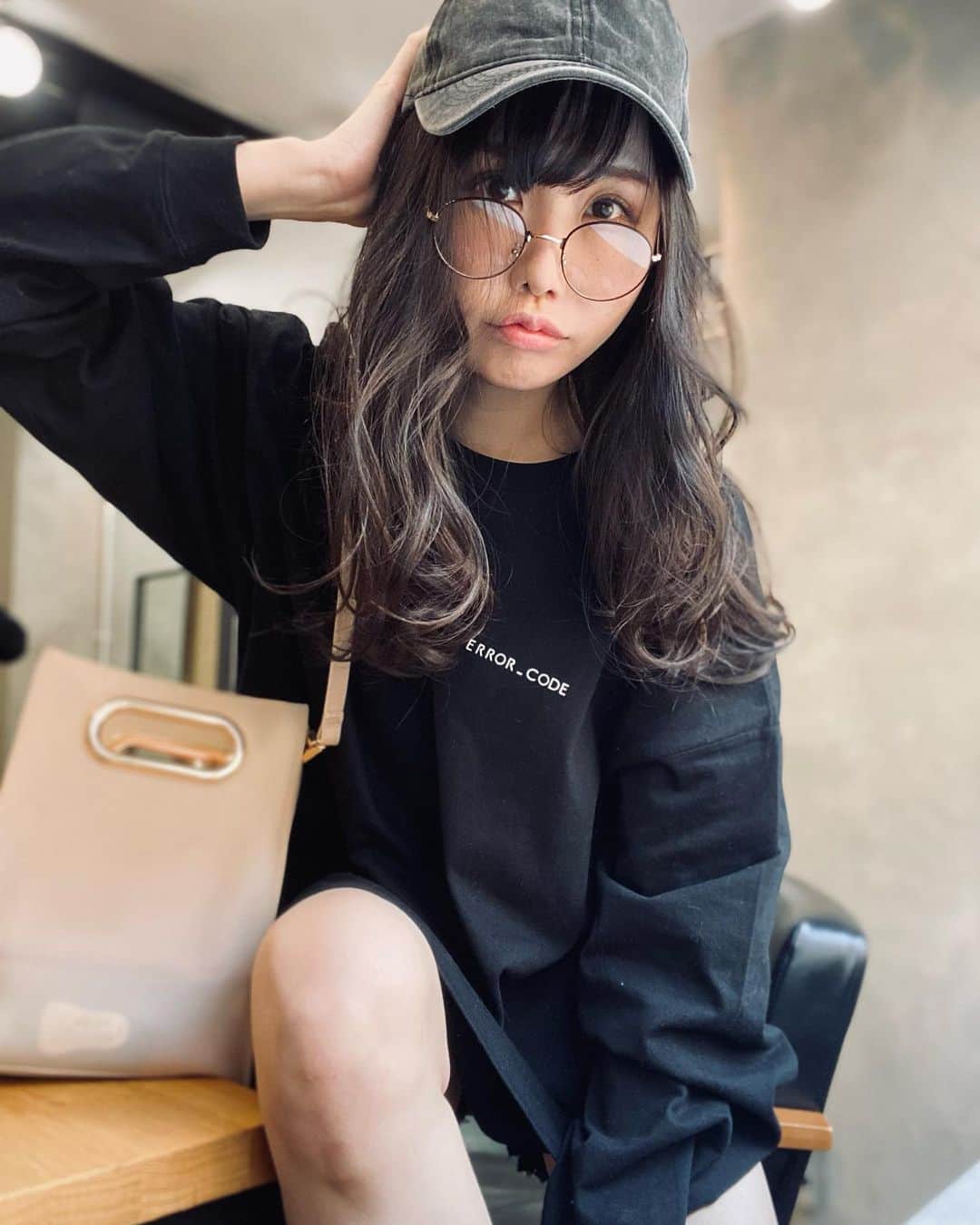 稲森美優さんのインスタグラム写真 - (稲森美優Instagram)「深田えいみさんのお洋服好祭り❤️ ロンティー、サングラス、鞄  @eimi0318 @error_code.official   #インスタアート #ootd  #シューティング #shootingphoto #instaart #gallerywall #igersjp  #Instagramjapan #portrait #portrait_shots #bestphotogram_portraits #instaportrait  #instagood #followme #被写体 #写真好きな人と繋がりたい#写真撮ってる人と繋がりたい #ファインダー越しの私の世界 #カメラ好きな人と繋がりたい #ファインダー越しの世界 #東京カメラ部 #写真部 #かわいい」10月29日 21時48分 - miyuuinamori