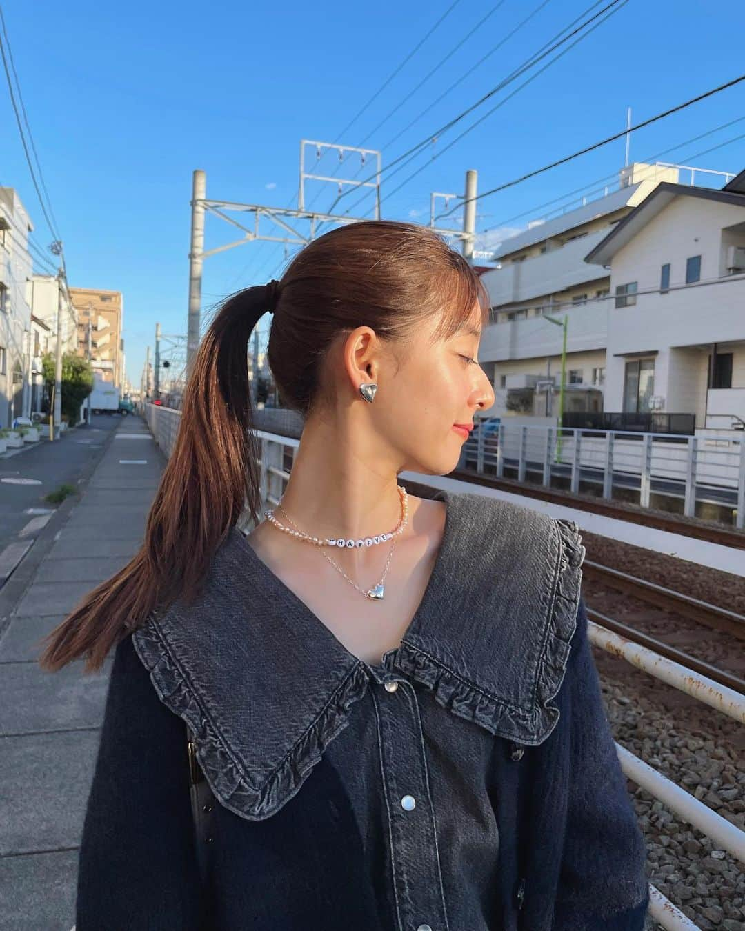 新木優子さんのインスタグラム写真 - (新木優子Instagram)「私服 tops : @ganni  cardigan : @ganni  skirt : @ganni  boots : @untishold  bag : @dior  necklace : @knowhowjewelry  earring : @iris47_official   天気が良くて気持ちのいい日の服☺️」10月29日 22時10分 - yuuuuukko_