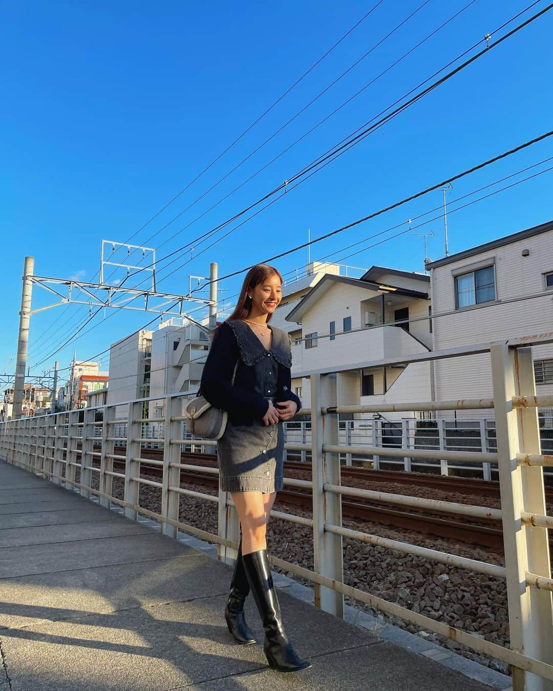 新木優子さんのインスタグラム写真 - (新木優子Instagram)「私服 tops : @ganni  cardigan : @ganni  skirt : @ganni  boots : @untishold  bag : @dior  necklace : @knowhowjewelry  earring : @iris47_official   天気が良くて気持ちのいい日の服☺️」10月29日 22時10分 - yuuuuukko_