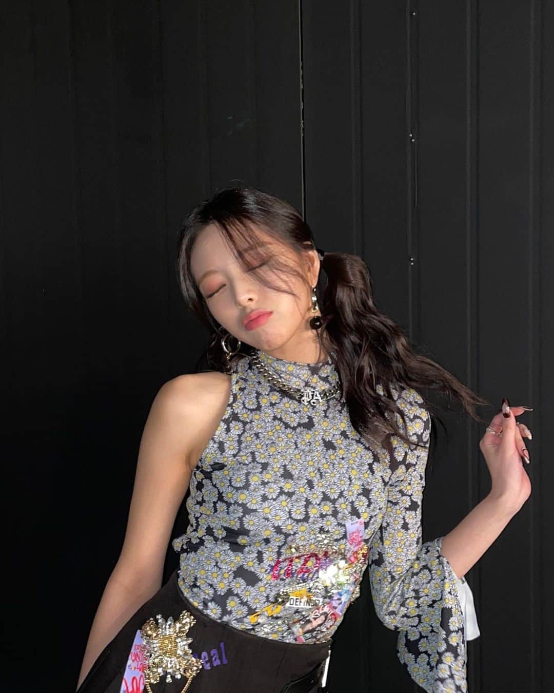 ITZYさんのインスタグラム写真 - (ITZYInstagram)「Twin tails」10月29日 22時58分 - itzy.all.in.us