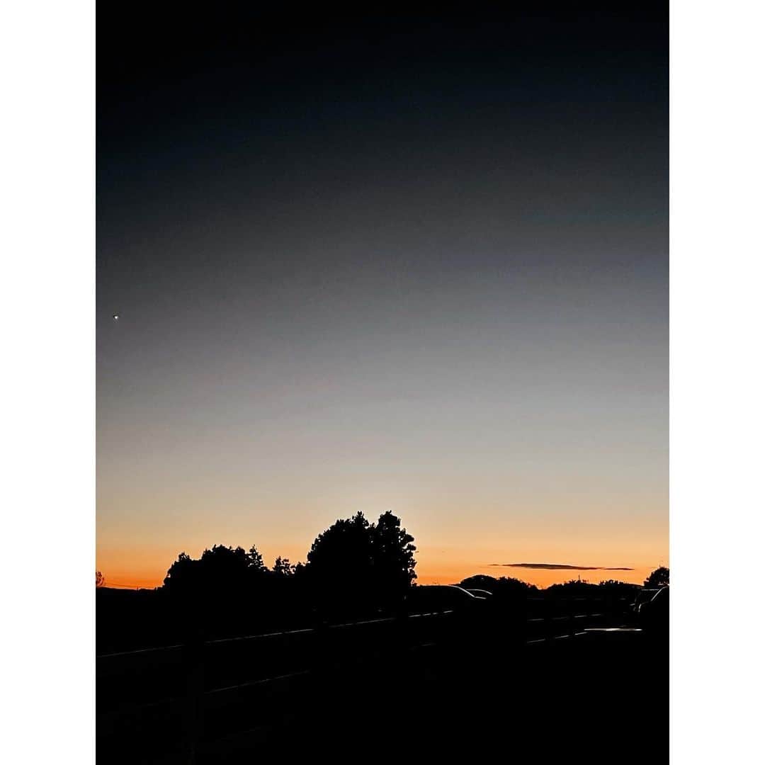 紗栄子さんのインスタグラム写真 - (紗栄子Instagram)「帰り際にふと見上げた空が 涙が出るほど美しかった。  何度も感動をくれるファームに 今日もたくさんのありがとう😌🌿 @nasufarmvillage」10月29日 23時37分 - saekoofficial