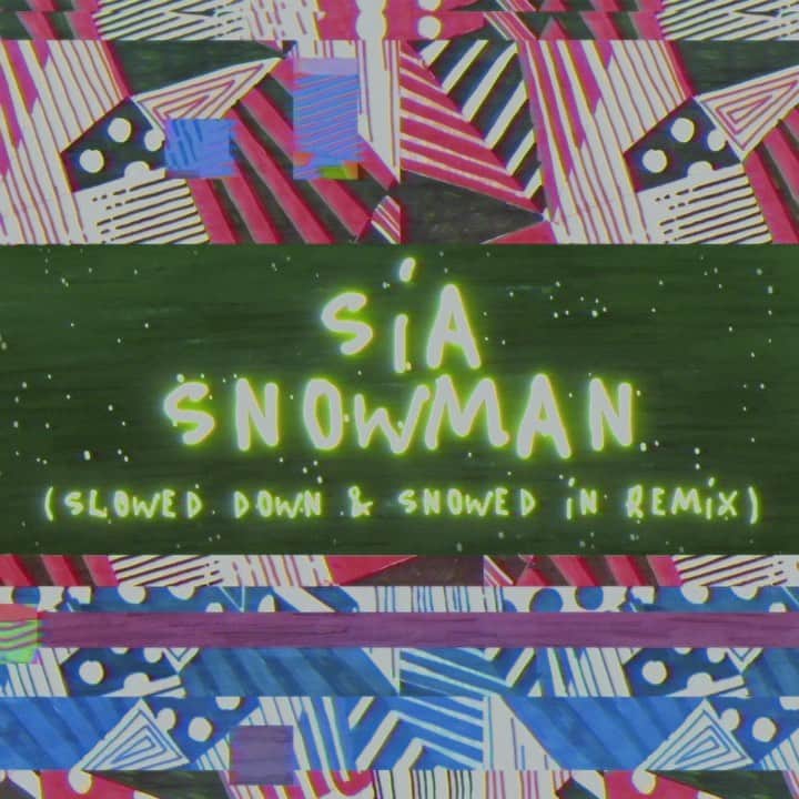 シーアのインスタグラム：「Rolling into the holiday season slloowwlllyy with "Snowman" the Slowed Down & Snowed In Remix, available everywhere now - link in bio ☃️❄️  'Everyday Is Christmas' (Snowman Deluxe Edition) ft. new songs "Pin Drop" & "Santa Visits Everyone" is out next Friday, November 5th! 🎅 - Team Sia」