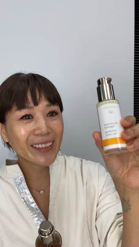 Dr. Hauschka Japan ドクターハウシュカのインスタグラム：「“自肌力”を高めて、秋冬の乾燥から肌を守る  メイクアップアーティストの早坂 香須子さんに、乾燥が気になる今の季節にオススメのアイテムをご紹介いただきました🌿✨  https://www.amazon.co.jp/stores/page/4051E3D0-CB9A-40D6-93ED-7BD9DF03ABB2」