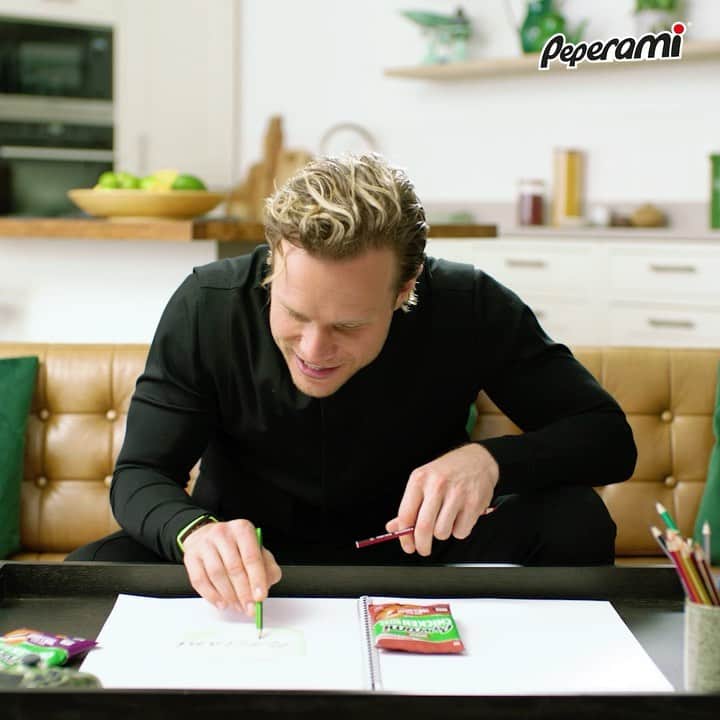 オリー・マーズのインスタグラム：「I’ve teamed up with @peperamitv and created an unbelievable snack-cessory to keep the boring snacks faaar away!! Check out this video to see what I got up to…😏 #BanTheBland #AD」