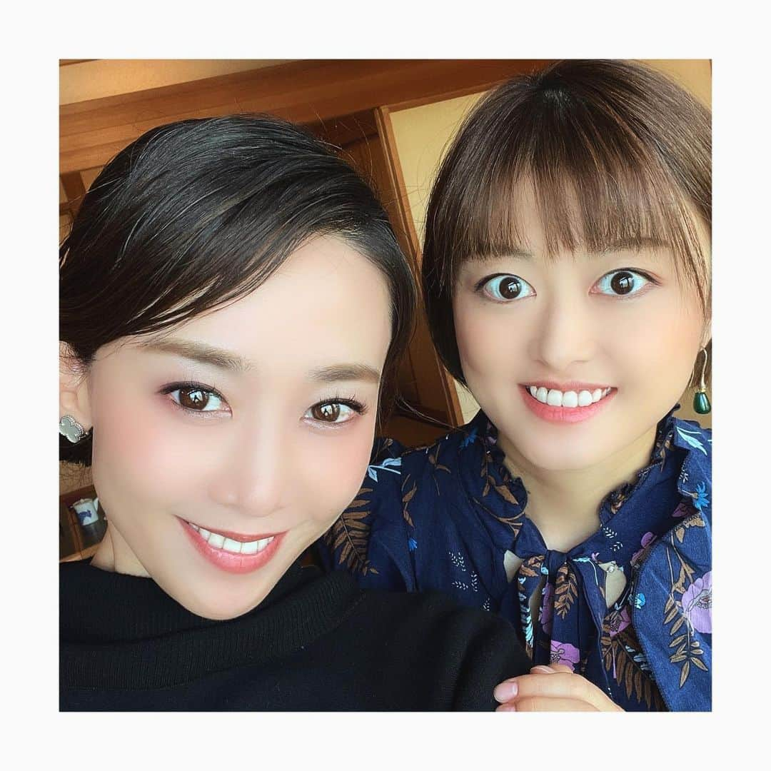 龍真咲さんのインスタグラム写真 - (龍真咲Instagram)「今日は土曜日RADIOあります📻✨ #ニッポン放送#龍真咲のMOONLIGHTPARTY 今夜21:10〜 リスナーの皆さん参加型RADIOです‼︎その時々の深層心理、探って行きましょ♡ぜひお聴き下さい😊  新生月組観て来ました‼︎この方‼︎大司教様‼︎じゃなくて戦友@seri_ayazuki と‼︎まゆみちゃんとはずーっと月組でどんな時も一緒でした。今でも必ず定期的に会ったり旅行をしたり、仲良しです😉これは、卒業してからの組旅行で撮った一枚、2人共やっぱり凄い髪の色ね。。そして相変わらずまゆみは目はギョロギョロしてるね。昔、メールアドレスを作るとき…←ここからは言って良いか分からないのでまゆみのインスタ見て下さい笑笑😂 #川霧の橋　は大好きな作品で。初めてかな、卒業してから客席で泣いたのは。。。今まで映像でしか見た事がなかったので、リアル舞台でしかも月組で観れて嬉しかったです。そして本当に素晴らしい作品だなぁと、柴田先生がすぐそこにおられるような感覚で柴田先生ワールドに浸りました😌ずっとずっと再演を続けてほしい作品の一つです。 そして、お正月公演も楽しみだね❗️ おーい月組‼️みんな頑張れー‼️  Before⇄Afterシリーズ、お楽しみ頂けましたか⁉️  ちなみにこの日は#新三浦　さんの水炊きを頂きました。 博多座に行くといつもお世話になってます。皆様も、博多遠征の時にはぜひ✨✨✨  😁  #丹羽メディカル研究所 #grape #radiko でも、聴けるからね👍」10月30日 13時38分 - masaki_ryu