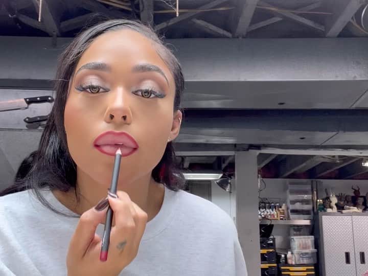 ジョーディン・ウッズのインスタグラム：「edited a little video of how it all came together… although the makeup I normally do is a natural beat, I’m so fascinated by the endless possibilities that makeup provides✨ I hope you all have a great halloweeeeeen! Turn up but stay safe ❤️」