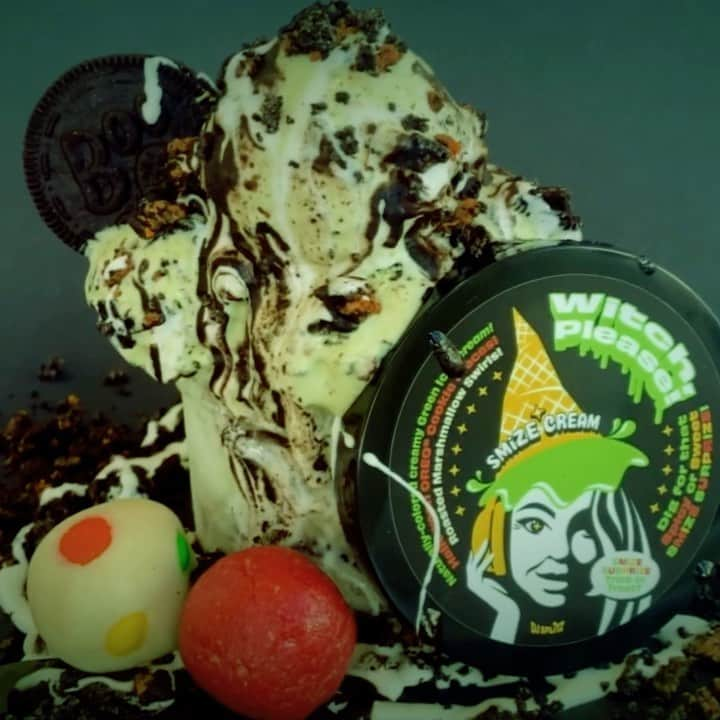 タイラ・バンクスのインスタグラム：「Recognize that voice??? You wanna try our delicious new Halloween flava?  WITCH, PLEASE! 🧙🏽‍♀️  Of course you do!  🕷 That green naturally-colored Vanilla Custard Style Ice cream! 🕷 Those Halloween Oreo pieces! 🕷 That tasty Cookie Crumble Ripple! 🕷 Those yummy roasted Marshmallow Swirls! and… Our Sweet Treat or Sweet Heat Cookie Dough Surprize hiding inside (you choose or trust us)! 🍭🌶  For a limited time, only at our Santa Monica Place SMiZE Cream shop! 📍 Better yet! ➡️ Come try it at our special HALLOWITCH, PLEASE POSING PARTY tomorrow from 4-5 pm! All info on our @smizecream page! See you there, Boo! 👻」