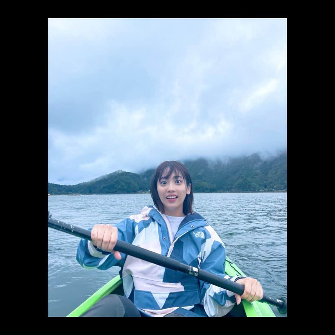 二宮芽生さんのインスタグラム写真 - (二宮芽生Instagram)「おはよん。 朝のカヌーはいいね🛶 ひ、氷山…⁉︎  #西湖　#カヌー　#campinglife  #西湖キャンプビレッジノーム」10月30日 7時14分 - meuninomiya