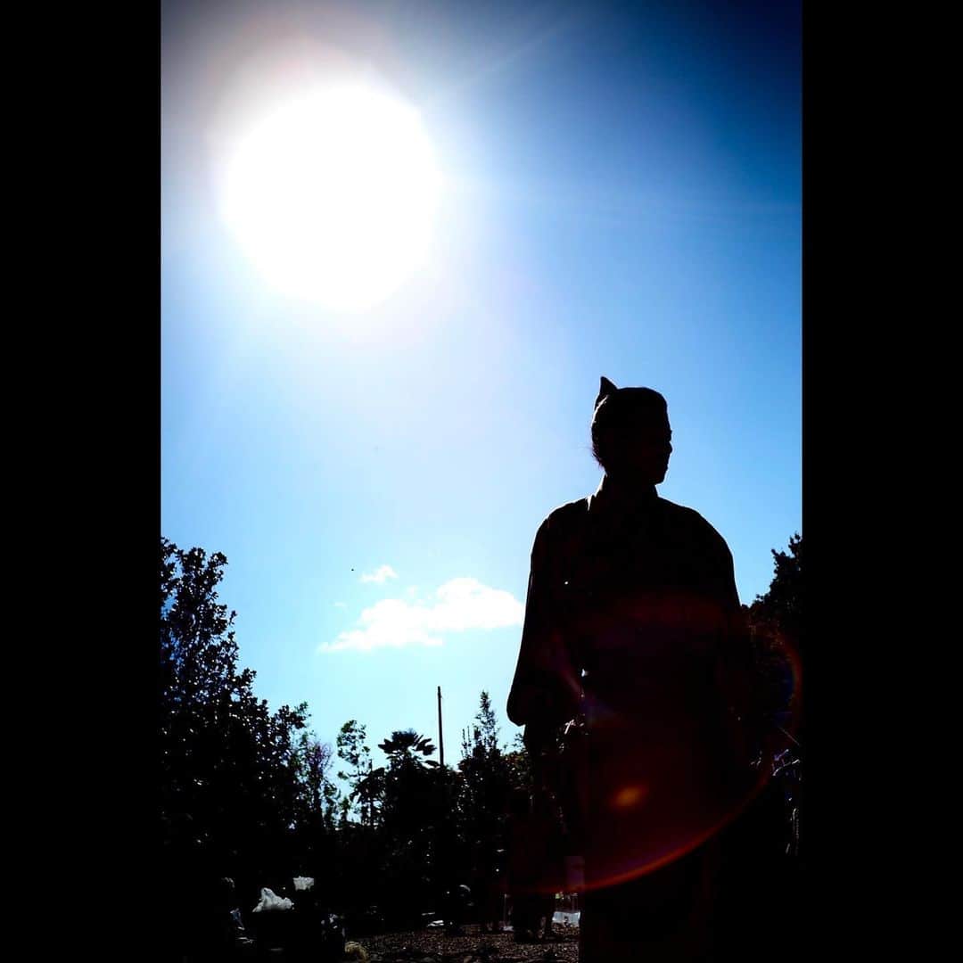木村拓哉さんのインスタグラム写真 - (木村拓哉Instagram)「⁡ ⁡ ⁡ 「本日も、10月の後半とは思えない日差しの中で撮影しております‼︎ 朝晩の冷え込みはありますが、陽が昇ると汗が滲む様な暑さです。」 ⁡ STAYSAFE! ⁡ 拓哉 #木村拓哉#TakuyaKimura」10月30日 14時07分 - takuya.kimura_tak