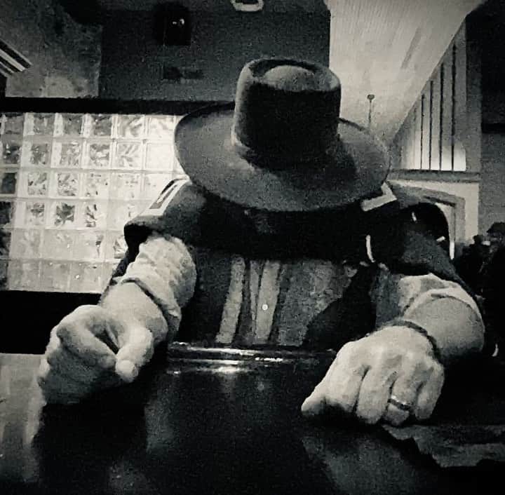 グレゴリー・ニコテロのインスタグラム：「“whisky!”  #themanwithnoname  #goodbadugly」