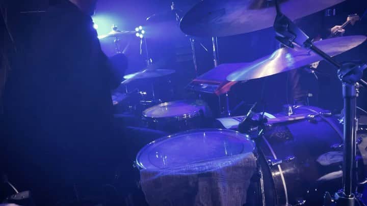 のインスタグラム：「2021/10/26 新代田FEVER 大槻美奈ワンマンライブ「孵化」東京編 『ハヤブサ』/ 大槻美奈  #大槻美奈 #live #drums #drummers #istanbulcymbals #vaterdrumsticks」