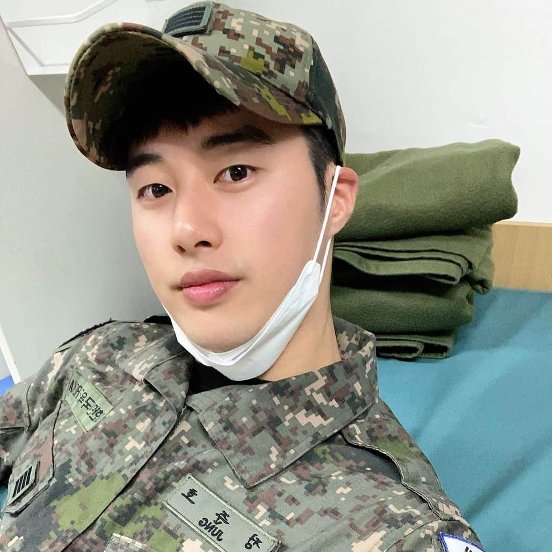 ジュノのインスタグラム：「D day✨ 많이 배우고 많이 느끼고 재밌게 잘 지내다갑니다☺️ 너무너무 고맙고 감사합니다 今日で除隊させていただきました！いつも応援して下さったWINGSの皆さんや友達をふくめの色んな知人の方々、沢山の応援本当にありがとうございました。これからの僕に期待して下さい。 . . . #rok #army #전역 #除隊」