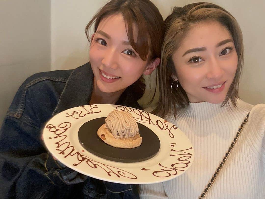 赤谷奈緒子のインスタグラム：「@nanaka0118 に少し早いお誕生日お祝いしてもらってしまい…💓 誕生日プレゼントまで本当ありがとう…🥺🎁💓 美味しいご飯に… 短い時間だったけどめちゃくちゃ楽しかった💓 . ななの天然が炸裂してたねw🤣 . 偶然にもお友達にたくさん遭遇したり... まいちのお店にも顔出せて久々に会えて嬉しすぎたな♡☺️ . #ありがとう#love#🎁大事に使うね☺️」