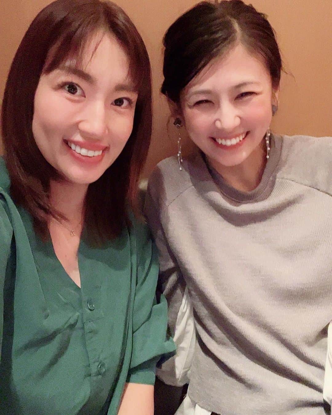 小阪有花（小阪由佳）のインスタグラム：「経営者友達のゆうこちゅん@yuko.shoji  元グラドル→経営者としてすすみ方が近いので色々お話してて楽しい！  ゆうこちゃんいつ会ってもパワフルでパワー強くて刺激になる〜  #ボディティブスターヨガ #ヨガ#女性経営者#グラビアアイドル」