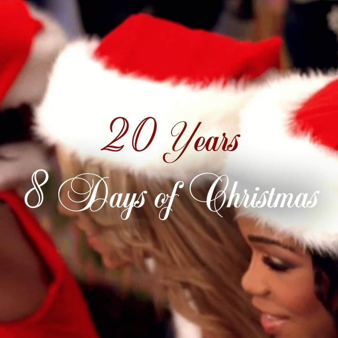 Destiny's Childのインスタグラム：「This month marks 20 years since Destiny's Child told us we need "a pair of Chloe shades and a diamond belly ring" on our wish lists. ✔️ Their album '8 Days of Christmas' was released on this day in 2001.」