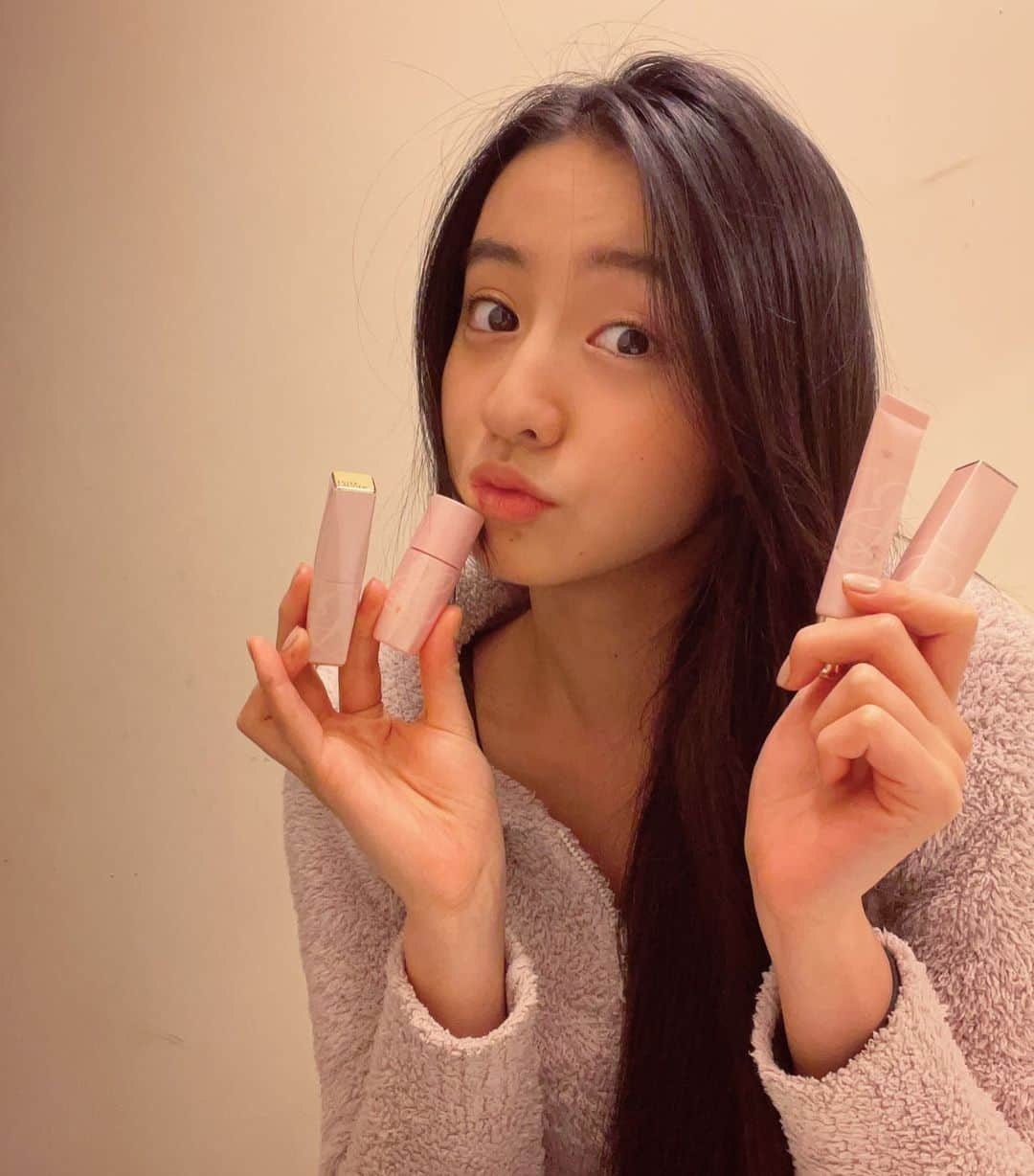 kokiさんのインスタグラム写真 - (kokiInstagram)「#esteelauder #esteemodel @esteelauder @esteelauderjapan   My lip care buddies💕💕 私が愛用しているリップケア💕💕これからの乾燥の季節におすすめです！ リップのオイルは唇を一気に潤わせてくれます。 スムージングスクラブは唇が生まれ変わったみたいにすべすべになります。 リップボリューマライザーは唇をふっくらさせてくれます！ そしてリップバーム、いつも何回も付けています！」10月30日 21時54分 - koki