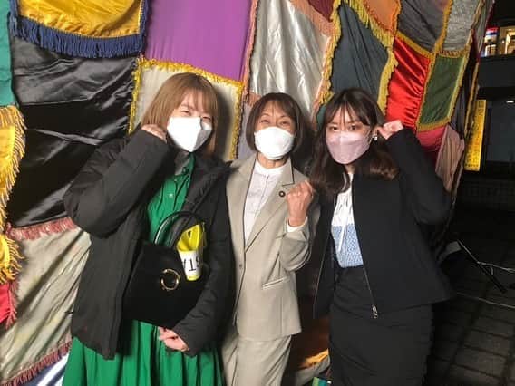 町田彩夏さんのインスタグラム写真 - (町田彩夏Instagram)「【 #選挙に行こう 🗳🌹】  これは高円寺でスピーチした時の写真！女性街宣ということで、野党共闘を応援したり女性議員が増えて欲しい！と願う候補者が集まってスピーチをしました。  こちらもパリテ・アカデミーの愛さんと田村智子さんと記念写真💌  @aizavesu   当日の様子は、立憲民主党、社会民主党の公式YouTubeからご覧いただけます。  📢 VOTE for women #女性の声が政治を変える  2021.10.27水曜 18:00-20:00  高円寺駅北口ロータリー広場  いま、が変える時です。 杉並から、全国から、わたしたちの未来をつくるために、沢山の女性を政治の世界へ送り出しましょう🌏  #voteforwomen1027」10月30日 22時13分 - ayaka_m_y
