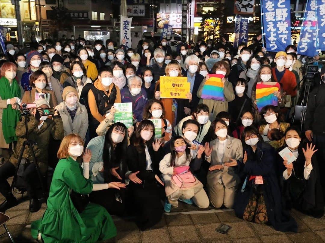 町田彩夏さんのインスタグラム写真 - (町田彩夏Instagram)「【 #選挙に行こう 🗳🌹】  これは高円寺でスピーチした時の写真！女性街宣ということで、野党共闘を応援したり女性議員が増えて欲しい！と願う候補者が集まってスピーチをしました。  こちらもパリテ・アカデミーの愛さんと田村智子さんと記念写真💌  @aizavesu   当日の様子は、立憲民主党、社会民主党の公式YouTubeからご覧いただけます。  📢 VOTE for women #女性の声が政治を変える  2021.10.27水曜 18:00-20:00  高円寺駅北口ロータリー広場  いま、が変える時です。 杉並から、全国から、わたしたちの未来をつくるために、沢山の女性を政治の世界へ送り出しましょう🌏  #voteforwomen1027」10月30日 22時13分 - ayaka_m_y