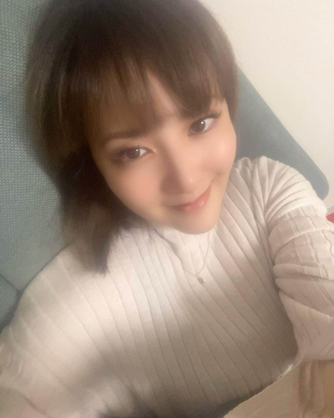 希良梨のインスタグラム：「ただいまあ〜🥱😪  #sweethome」
