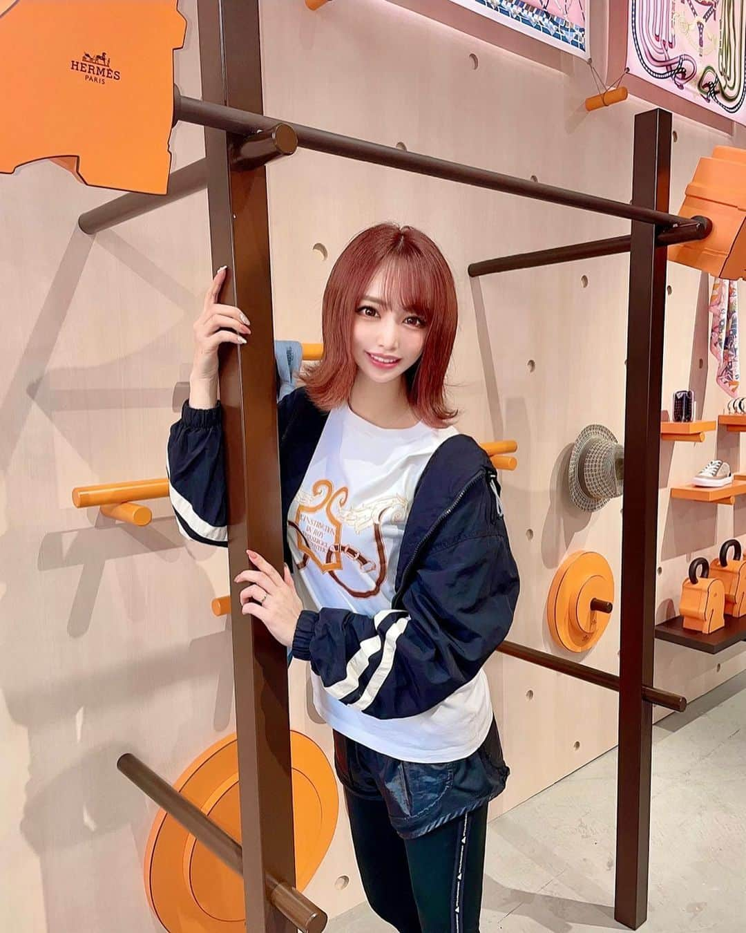 サキ吉さんのインスタグラム写真 - (サキ吉Instagram)「HermèsFit 東京にご招待頂き行ってきました😊🧡 ･ エルメスのアイテムを使ってエクササイズをするインタラクティブなイベント🍊✨ フォトブースや展示もとっても素敵で楽しかったです💕💕💕 様子は次の投稿に載せるね🥰❤️ ． ホームページから予約したらみんなも行けるみたいだよ🙆‍♀️💓 うちは夫婦で参加して楽しすぎました🍊 身体を動かすって楽しいね🧡 ． #hermesfit  #hermèsfit東京  #jing #エルメス好きな人と繋がりたい」10月30日 22時20分 - sakikichi1201