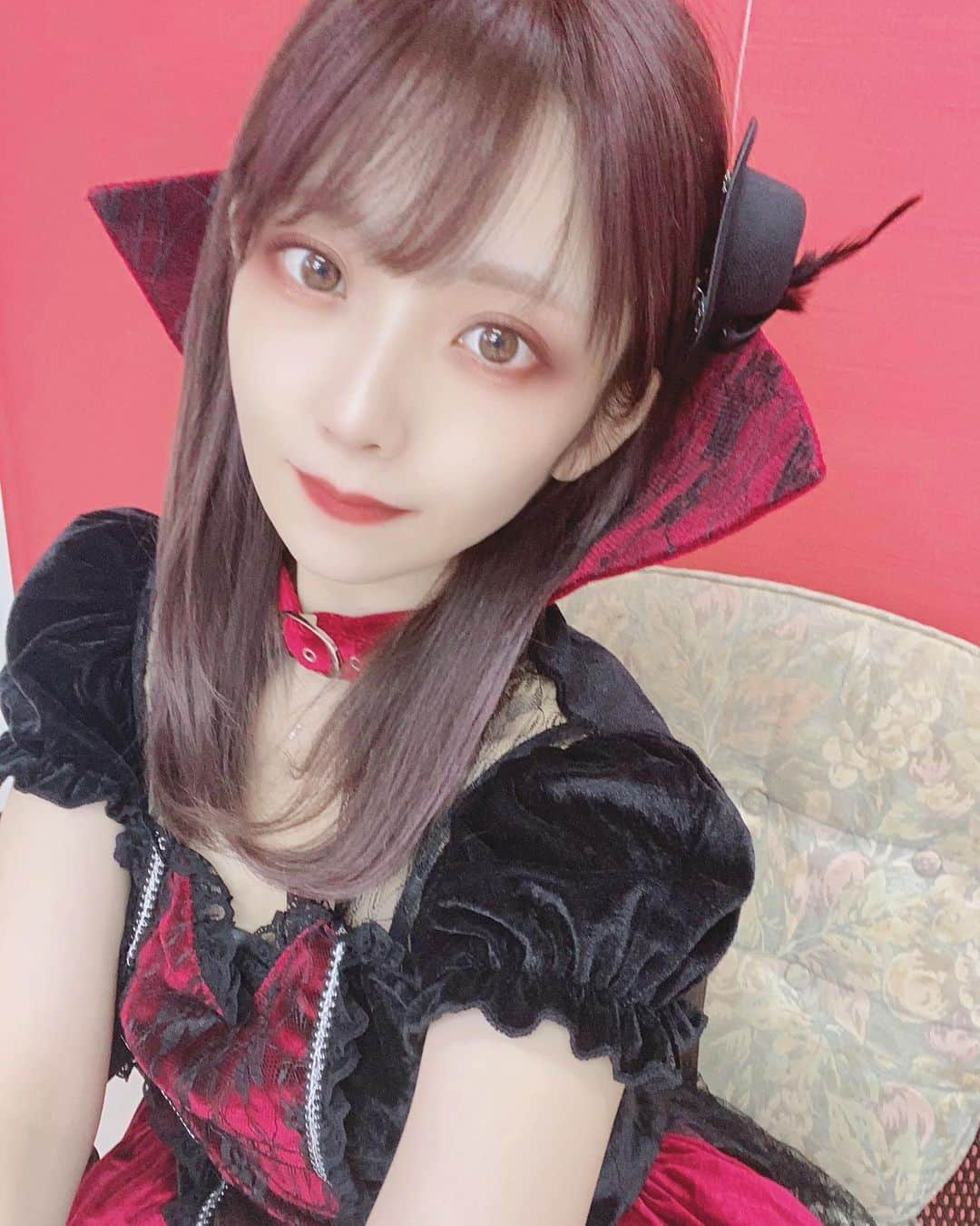 秋山依里さんのインスタグラム写真 - (秋山依里Instagram)「♡  今日はYouTubeの『秋山依里と渋江譲二の都合のいい関係』公開収録でした‪💘  今年の仮装はヴァンパイア🧛🏼‍♀️🦇❤️  #happyhalloween #ハロウィンコスプレ #クリアストーン #クリアストーンコスチューム #コスプレイヤー #被写体 #vampire #cosplaygirl #cosplayer #cosplayerofinstagram #selfie #japanesecosplayer #japanesegirl #cosplayerofinstagram #kawaiigirls #自撮り #粉我 #셀카 #自拍 #코스프레 #角色扮演 #selfiegram #いつかのあきやまさん」10月30日 22時50分 - akiyama__eri