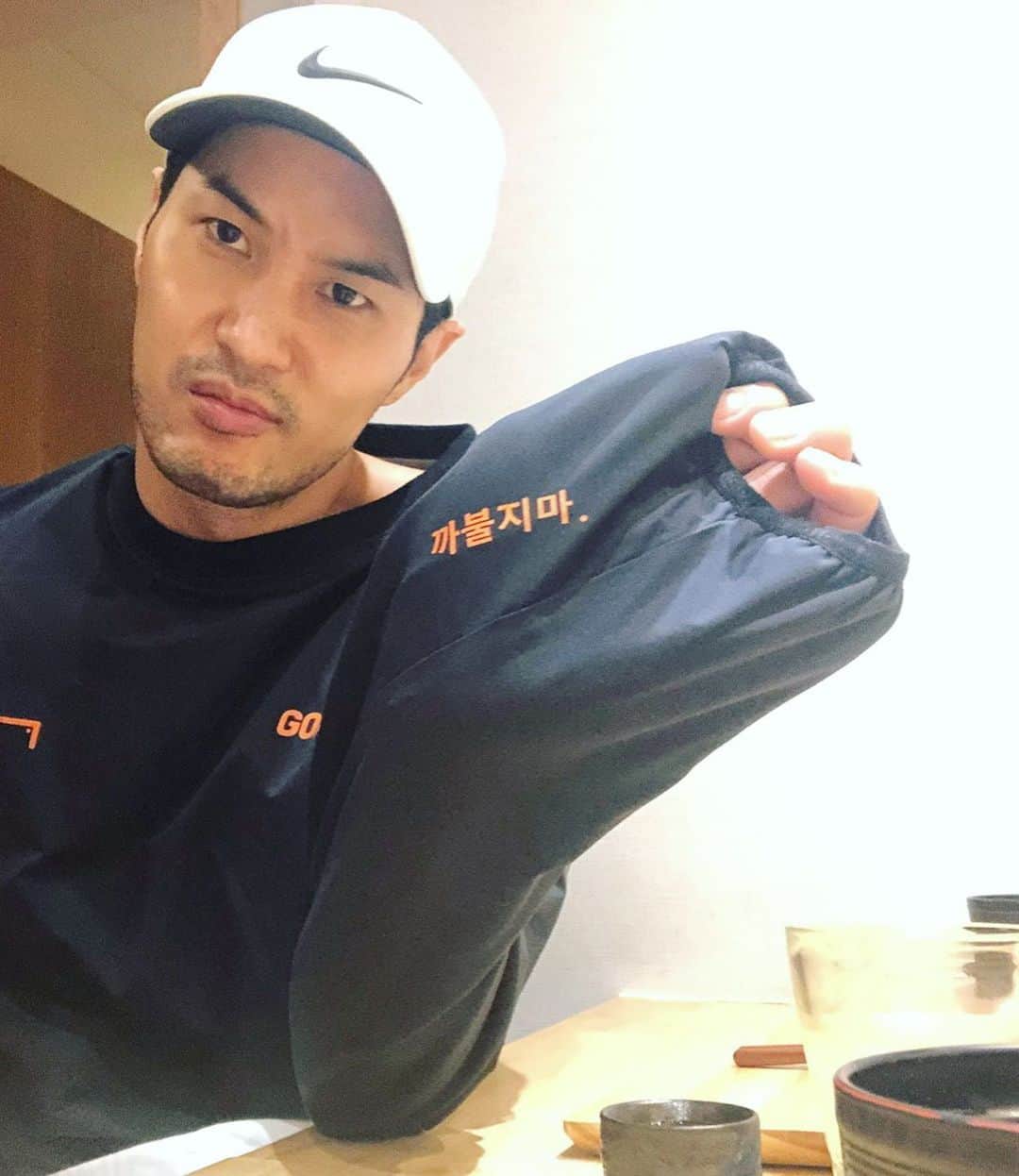 キム・ジソクのインスタグラム：「나한테 빠지니까🙊🙈🙉」