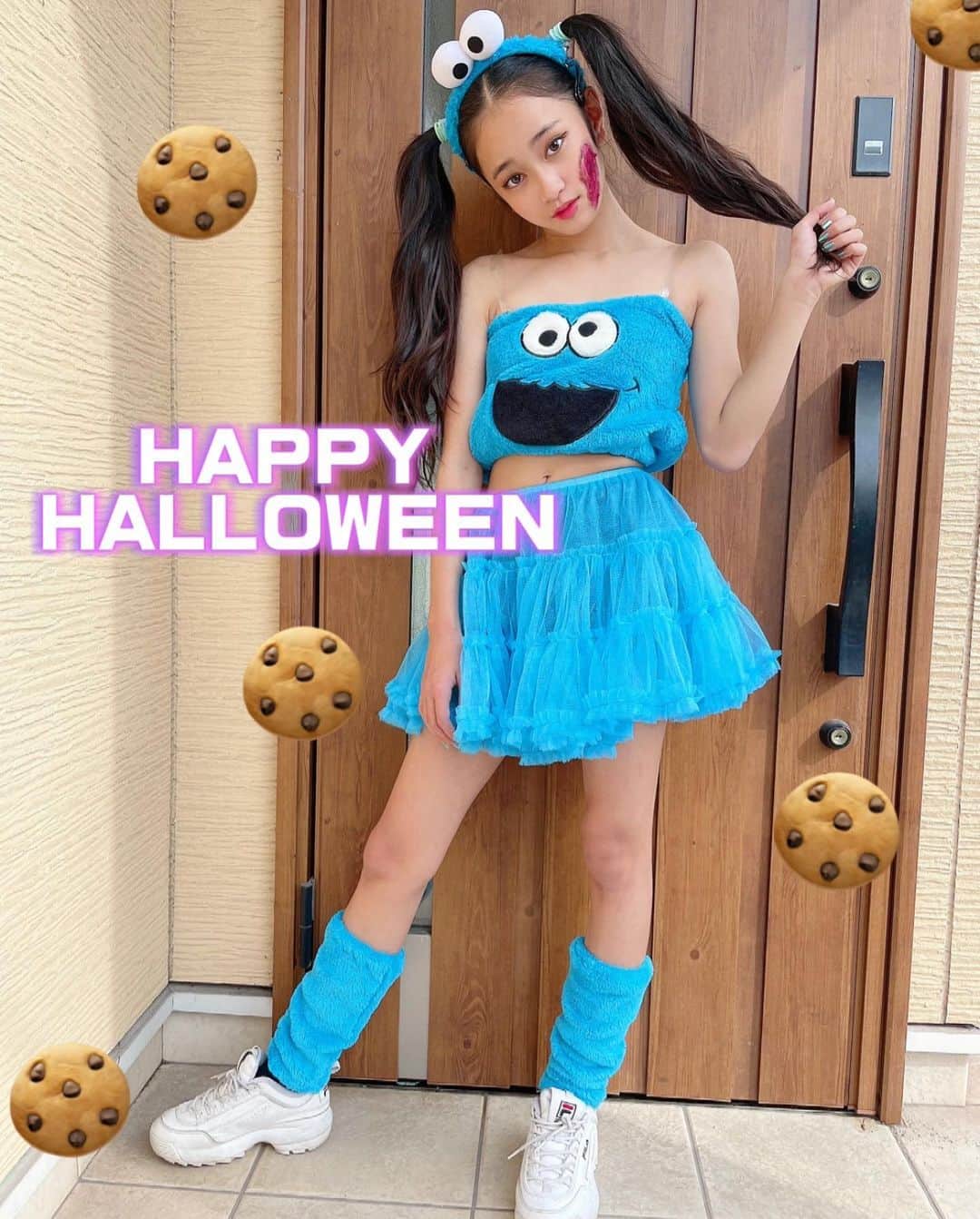 のインスタグラム：「. HAPPY HALLOWEEN🍭🍪 お菓子をくれないとイタズラしちゃうぞ💙 今年はクッキーモンスター🍪になってダンスレッスンいかれました💙みんなは何仮装するのかな？ 皆様素敵な週末を、、、  #仮装 #halloween #instagrama #instagood #instalike #instalove #instalovers #blue #instafood #instafashion #ootd #ootdfashion  #love #dance」