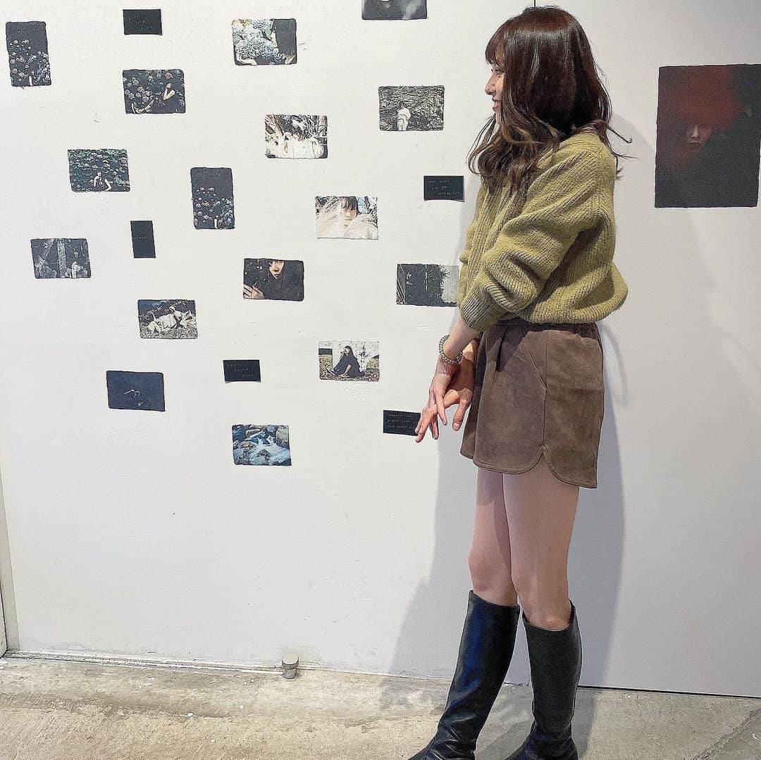 m.a.c.o.zのインスタグラム：「大好きな心の友に 会いに行ってきた😍 初個展おめでとう⋆͛♡⋆͛  これからちょくちょく会えるのが 楽しみでならない🐾🐾  最近ミニが多いねまこ🧐笑  #ニット#ニットコーデ#ショートパンツ#ショーパン#ブーツコーデ#ロングブーツ#プチプラファッション#プチプラコーデ#フィフス#低身長コーデ」