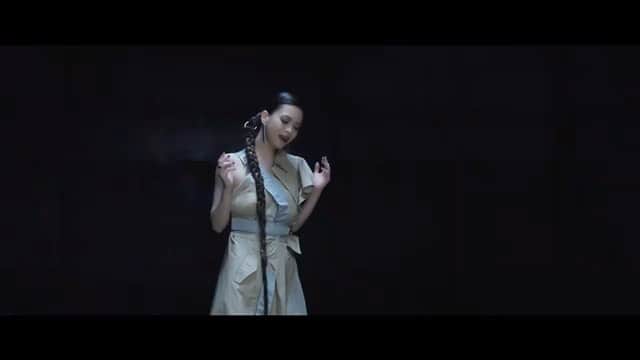 小柳ゆきのインスタグラム：「遂に明日はツアー最終公演です‼️ お陰様でチケットSOLD OUTとなりました。ありがとうございます。  明日はデーモン閣下が降臨！ 皆様にSPHEREを届けます👏  思い残すことなく楽しみましょう🙌  by STAFF」