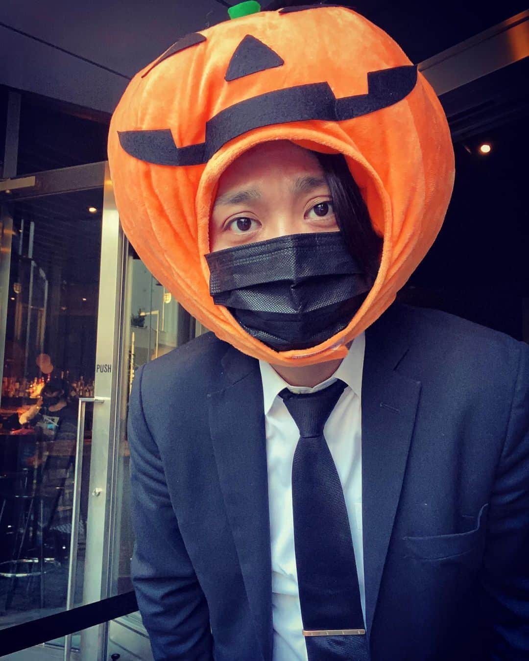 牧野紘二のインスタグラム：「ハッピーハロウィン #Roppongi #六本木 #TUSK #HALLOWEEN #ハロウィン #バー#bar」