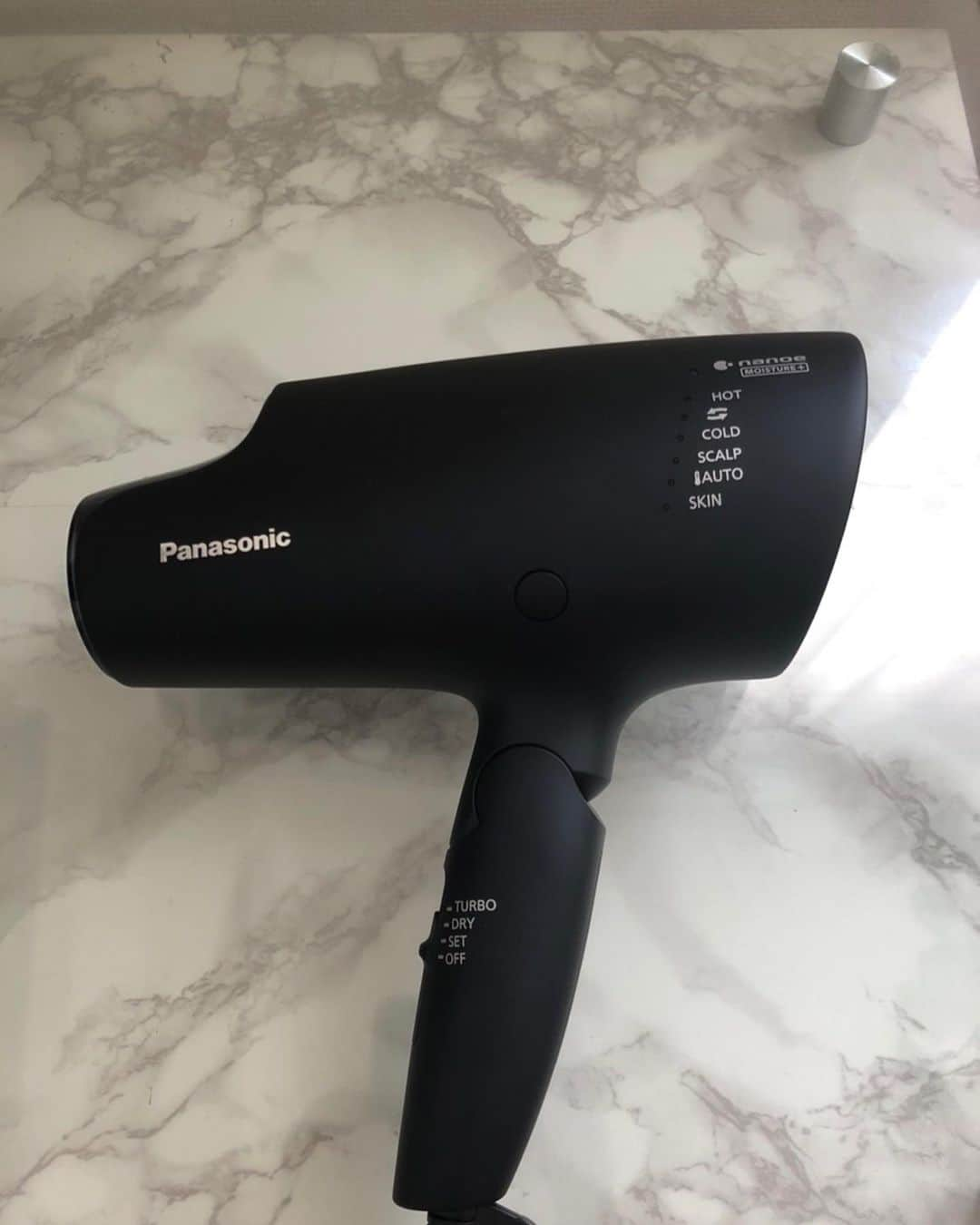 SAYAKAさんのインスタグラム写真 - (SAYAKAInstagram)「Panasonicのドライヤー高浸透ナノイーで速乾🤍 そしてうるおう 仕上がりがアイロンを通さなくてもしっとりと綺麗にまとまってくれて嬉しい… これを使ってもっとキューティクルな髪の毛を目指そっ🤍  #パナソニックビューティ #高浸透ナノイー #ナノケアドライヤー #パナソニック #ナノケア #PR @panasonic_beauty」10月30日 17時02分 - im_sayaka_official