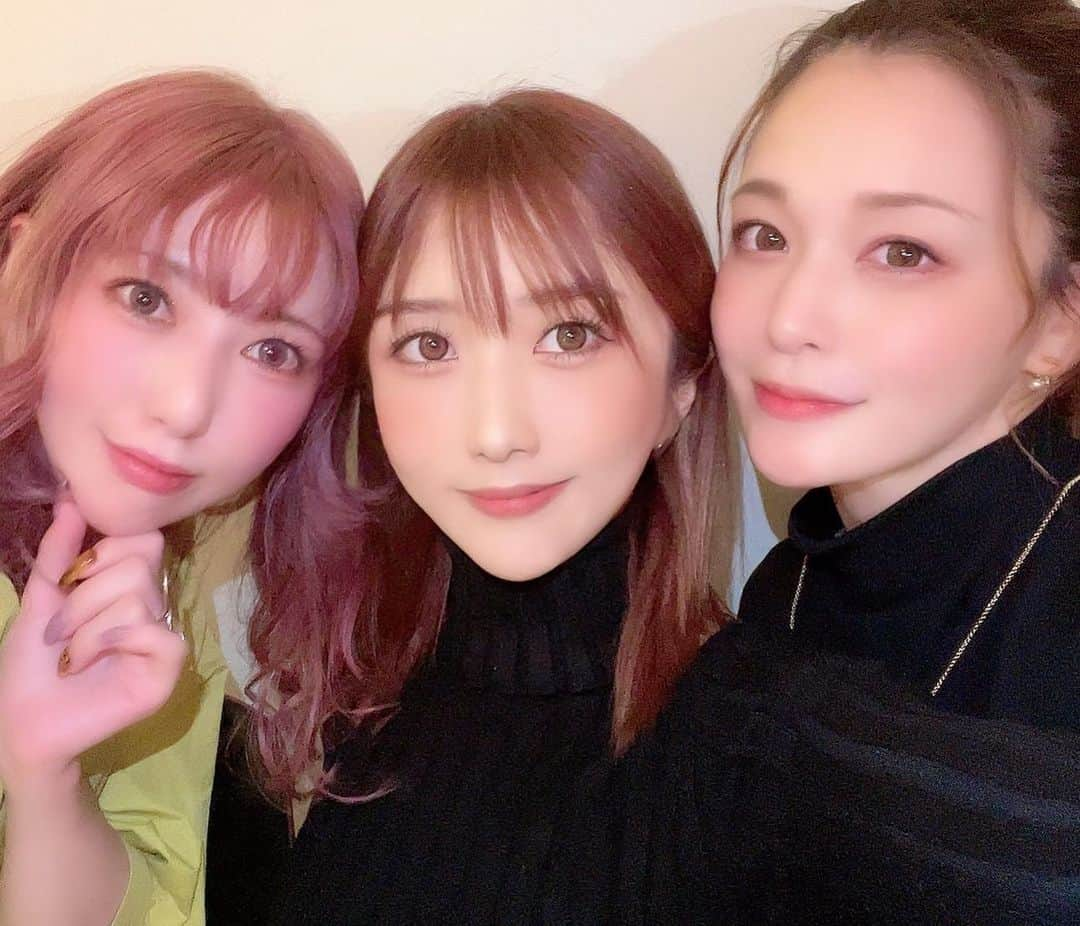 橘メアリーさんのインスタグラム写真 - (橘メアリーInstagram)「初めましてのぽんちゃんと 会う時週4で会うひびたんと ご飯行った💓💓💓 ・ ・ ぽんちゃんの 存在は前からお互い知ってて ようやく会えて嬉しかった🥰  ・ ・ ひびやんはご飯 美味しいね〜って 言おうとしてたと思うんだけど、 気持ちいね〜って言ってて 職業病😂？ 超かわいかったw ・ ・ また遊ぼうね〜🥰🥳💓」10月30日 17時27分 - tachibanamary