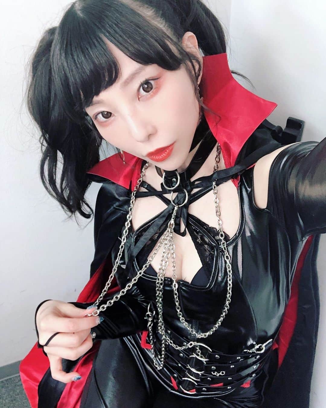 相沢梨紗のインスタグラム：「Happy halloween🧛‍♀️❤️ . . . #halloween #🧛‍♀️ #vampire #japan #dempagumi #tokyo #bondage #bondagegirl #bondagefetish #cosplay」