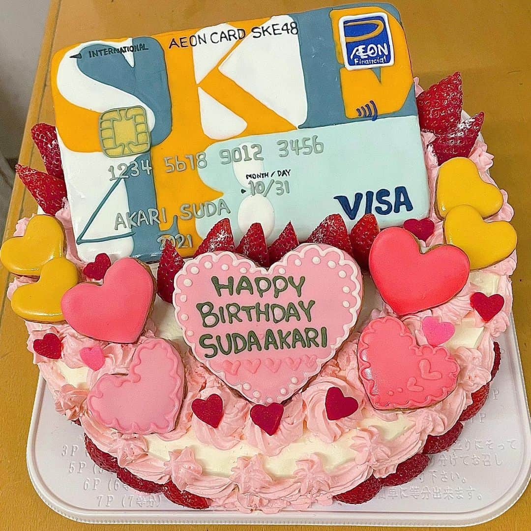 須田亜香里さんのインスタグラム写真 - (須田亜香里Instagram)「あと30分で誕生日〜！  今日は終演後、イオンカードさんがイオンカードすぎる最高なケーキでお祝いしてくださいました😍 イオンカードさんの愛情も嬉しいし、ケーキ屋さんの技術もすごすぎるよね…！！ メンバーと一緒に食べました✨ ありがとうございました😳  #イオンカード #SKE48 #イオンカードオリジナル公演」10月30日 23時32分 - akarisuda