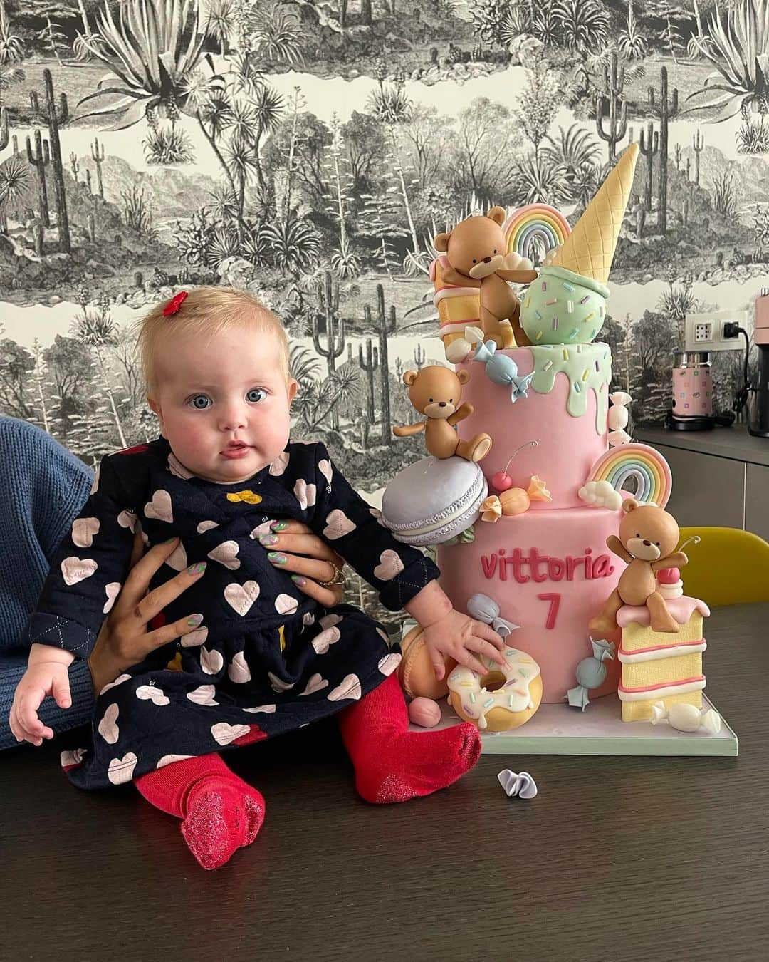 キアラ・フェラーニさんのインスタグラム写真 - (キアラ・フェラーニInstagram)「One week later but we finally celebrated: happy 7 months Vittoria 💖 We love you so much 🙏🏻」10月30日 18時03分 - chiaraferragni