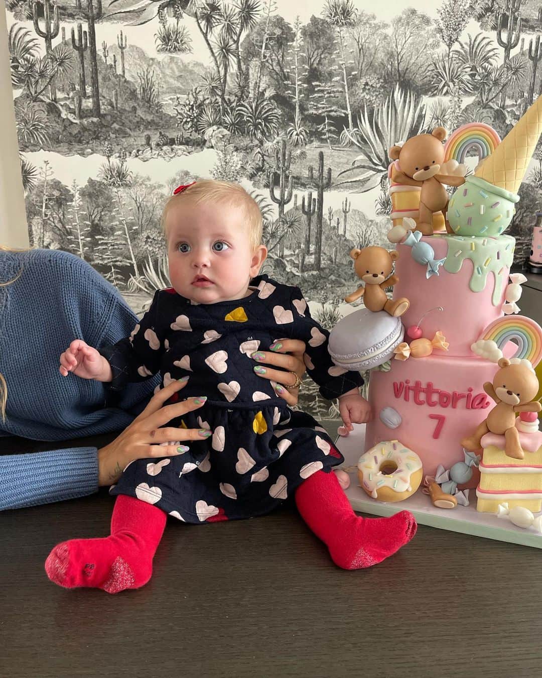 キアラ・フェラーニさんのインスタグラム写真 - (キアラ・フェラーニInstagram)「One week later but we finally celebrated: happy 7 months Vittoria 💖 We love you so much 🙏🏻」10月30日 18時03分 - chiaraferragni