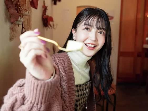 久保史緒里ファンアカウントのインスタグラム：「これは自分で食べてしまう久保史緒里さん #乃木坂46 #久保史緒里 #久保ちゃん #毎日久保史緒里 #久保ちゃん白すぎ可愛すぎ  #久保史緒里さんしか #毎日がkuboshioriday」
