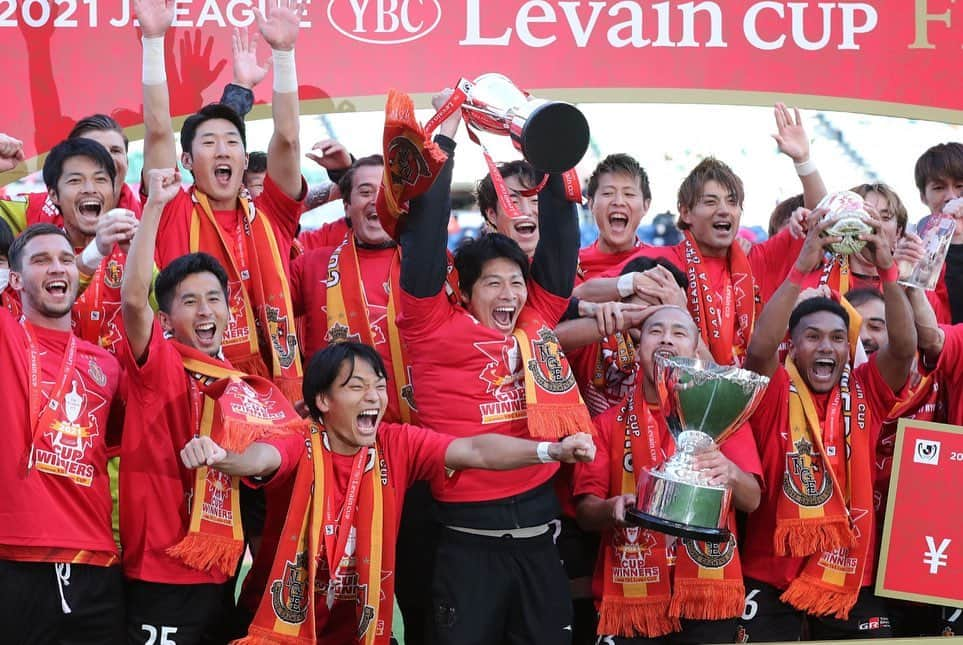 宮原和也さんのインスタグラム写真 - (宮原和也Instagram)「ルヴァン杯優勝⚽️🏆 応援ありがとうございました！！ #grampus  #宮原和也」10月30日 19時24分 - kazuyamiyahara_official