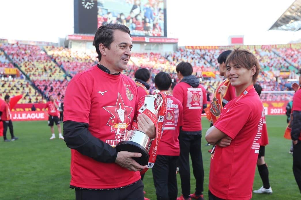 宮原和也さんのインスタグラム写真 - (宮原和也Instagram)「ルヴァン杯優勝⚽️🏆 応援ありがとうございました！！ #grampus  #宮原和也」10月30日 19時24分 - kazuyamiyahara_official