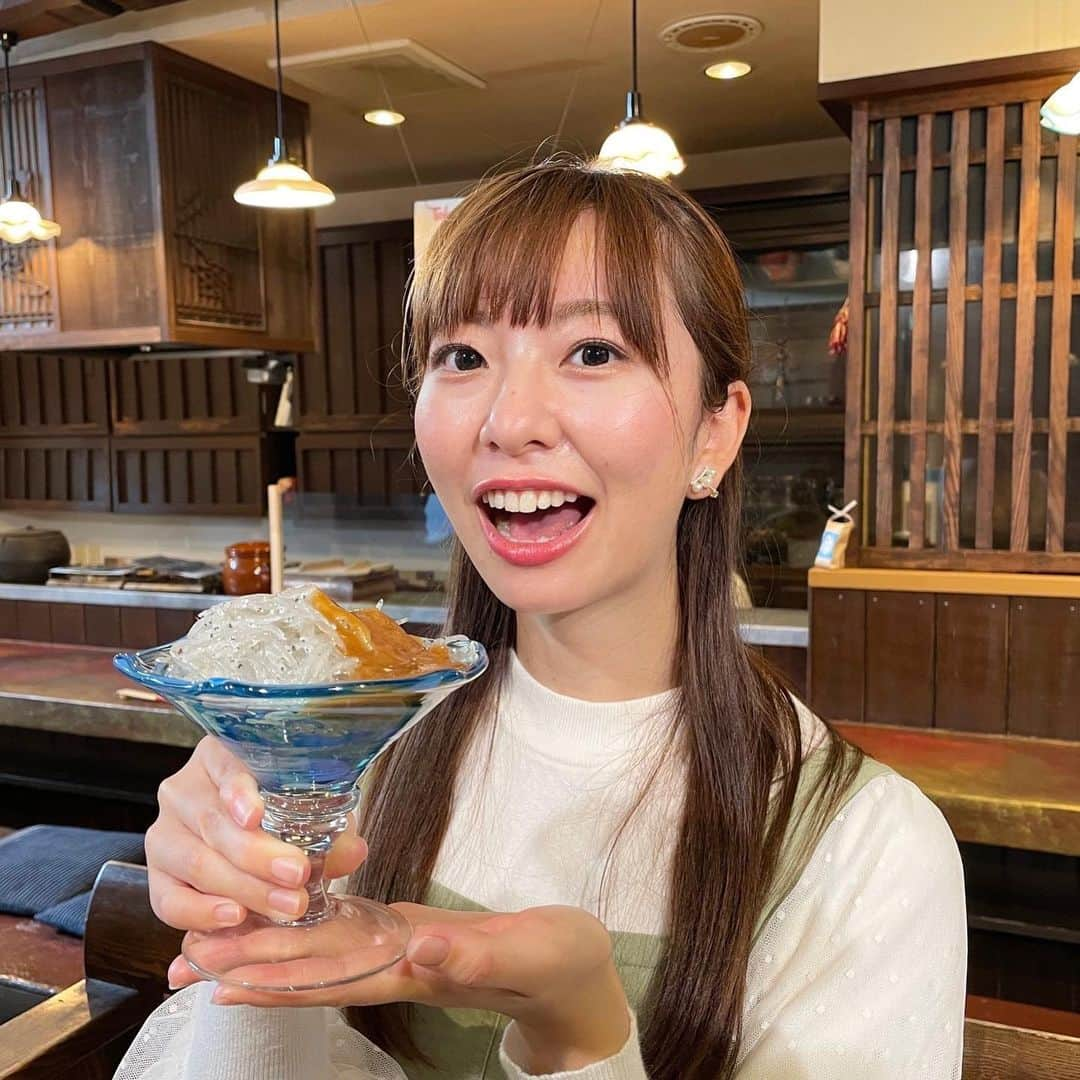 宮﨑玲衣のインスタグラム：「* きょうの再発見は吉田町でした⭐️  無料で汲める南アルプスの伏流水に、 吉田公園で見つけた 旅するチョウ、アサギマダラ🦋  とっても明るい お母さんとお嫁さんが迎えてくれる 大人気の農家カフェ、そらべじ🥬  気さくで綺麗な女将がいる幸🐟  いろんなアイデアでおしゃれな商品を生み出している本橋テープ👜  どこへいってもみなさん明るく、笑顔が弾けていました😆美味しいものもたくさん食べて、幸せ♡吉田町のみなさん、ありがとうございました！ #静岡 #吉田町 #アナウンサー #再発見 #ロケ」