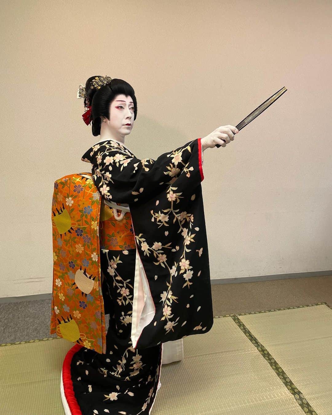 尾上菊之助さんのインスタグラム写真 - (尾上菊之助Instagram)「. 「紀の国わかやま文化祭2021」が本日よりスタートしました。 ⁡ 和歌山県での文化芸術活動の発表を行う国内最大の文化の祭典です。11月21日まで行われます。 ⁡ 本日は開会式のプロローグにて舞踊『鐘ヶ岬』を尾上流の振付にて踊りました。 また、フェスティバルでは「和歌山の自然を巡りながら文化に触れる旅」をテーマに、和歌山県の皆さんと、尾上菊之丞さんの振付にて火の鳥の役を演じました。 ⁡ 文化・芸術の祭典の幕開けに携わることができ大変嬉しく思います。 ⁡ 本日の様子は 11月23日 10:05〜 NHKにて放映予定です。 ⁡ #紀の国わかやま文化祭2021」10月30日 19時43分 - onoekikunosuke