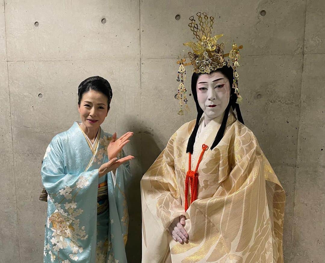 尾上菊之助のインスタグラム：「『紀の国わかやま文化祭2021』の開会式には、和歌山県ご出身の坂本冬美さんもご出演されました。 ⁡ #坂本冬美 #尾上菊之助」