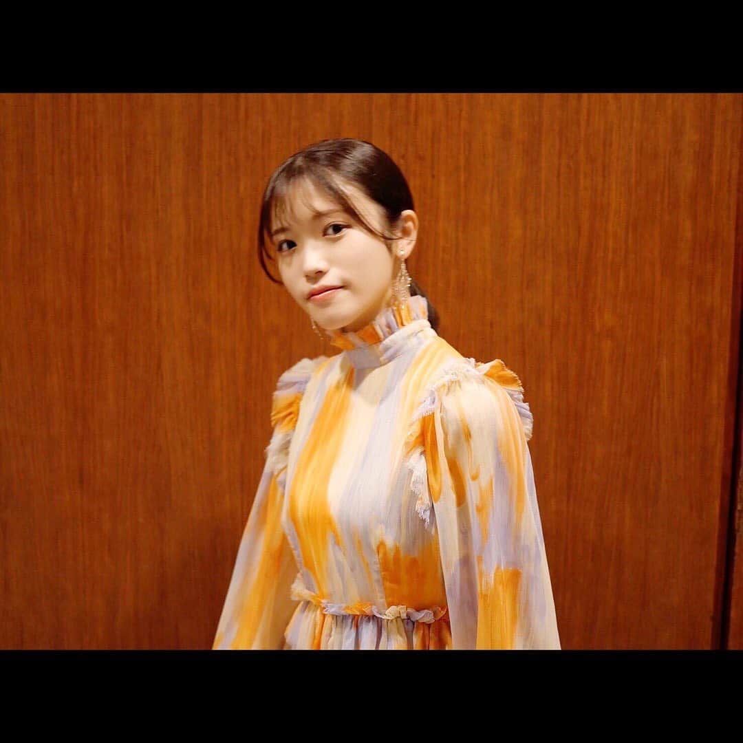 美山加恋のインスタグラム：「#東京国際映画祭  ありがとうございました☺︎ 人生初の映画祭のレッドカーペットは フラ・フラダンスが連れて行ってくれました。  うれしい…  水島監督と久々にお会いできました。 実は待機中に沢山裏話を聞かせていただいちゃいまして。 隣を歩かせていただけて本当に光栄でした。  富田望生ちゃんは最近になり初めてお会いしましたが、毎度あの優しいオーラで癒やしてくれる〜！ おかあさん　らぶ。☺  衣裳: @vivianostudio  #viviano #vivianostudio」