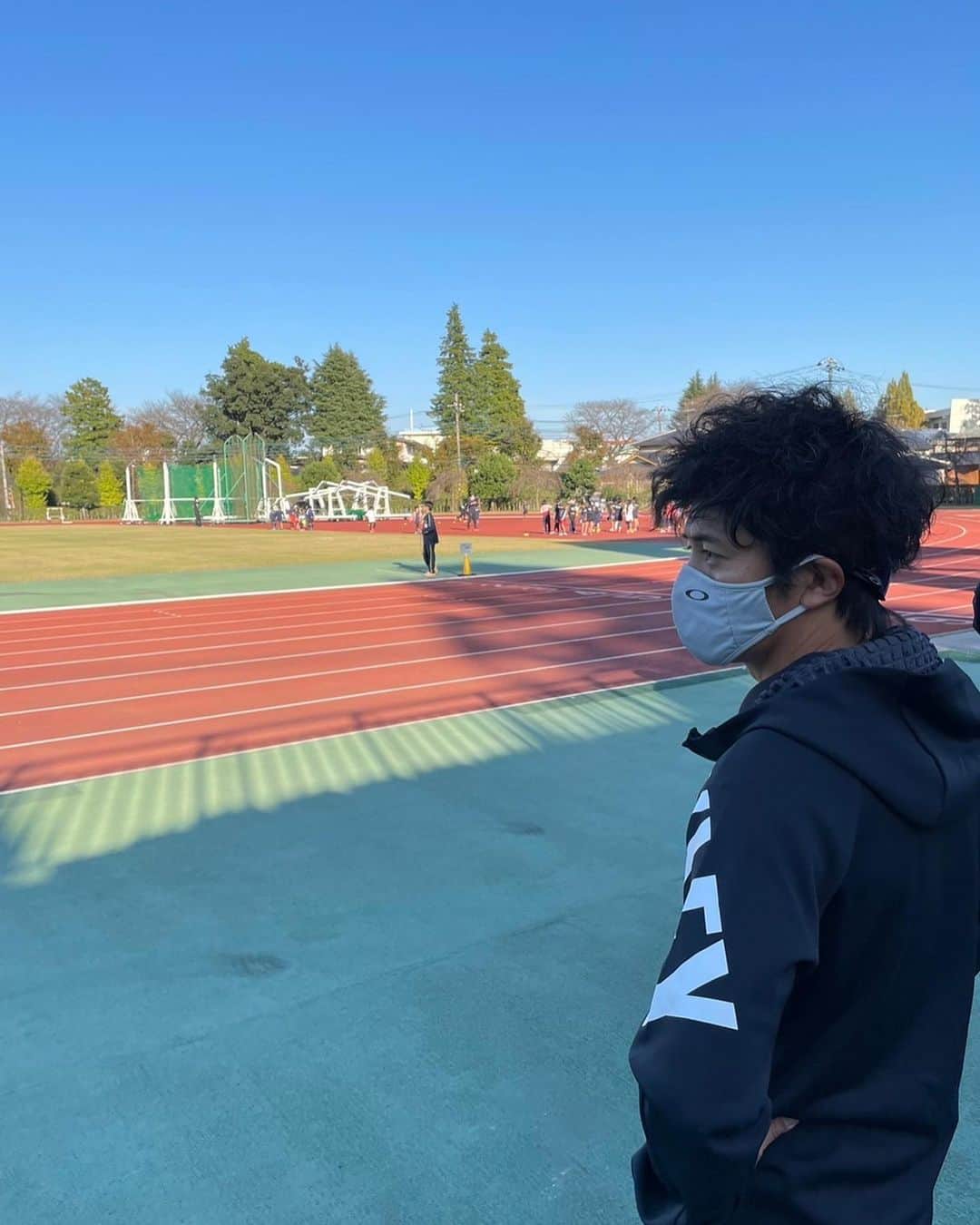 和田正人さんのインスタグラム写真 - (和田正人Instagram)「とある陸上競技場にて、キッズチームのコーチをやってます。  俳優になってなかったら、歩んでいたであろう指導者の道。  んー、感慨深いぜ。  全力でやったります！！」10月30日 20時22分 - daaaaaawaaaaaa