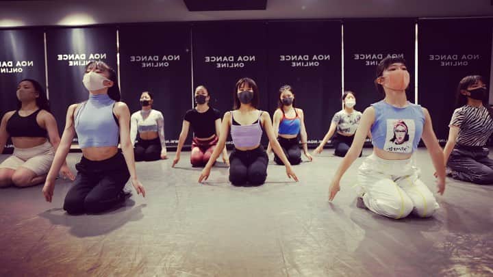 avecooのインスタグラム：「@avecoodancestudio   ♪music♪ #sushi @merkandkremont  🍣🍣🍣🇯🇵🍣🍣🍣  🇯🇵Dancer🇯🇵 @chizuru_lion @momoawaodori @nene__ace @mayuuta81 @anju.124 @rinda_papiichan_ @haruuua.chan_ @asu_136i.m @coco.sango   #dance #jazzfunk #choreographer #avecoo #merkandkremont #japanese #tokyo #🍣」