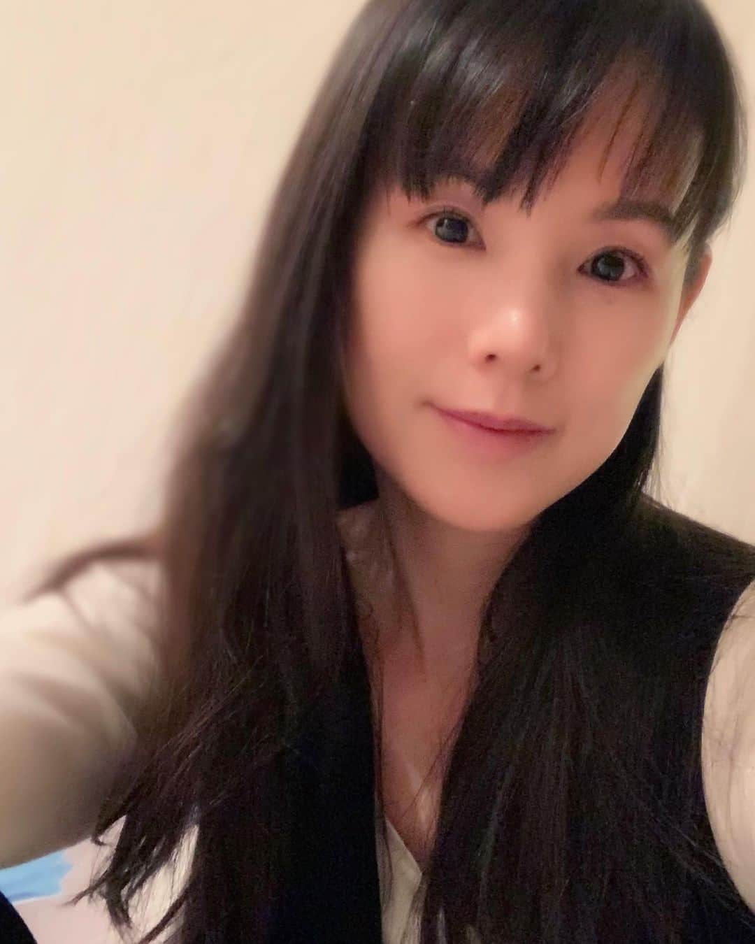 のインスタグラム：「今日も1日、長い撮影、 なかなかの色んなことが 詰まった撮影の日でした。 お疲れ様でした😌🙏✨」