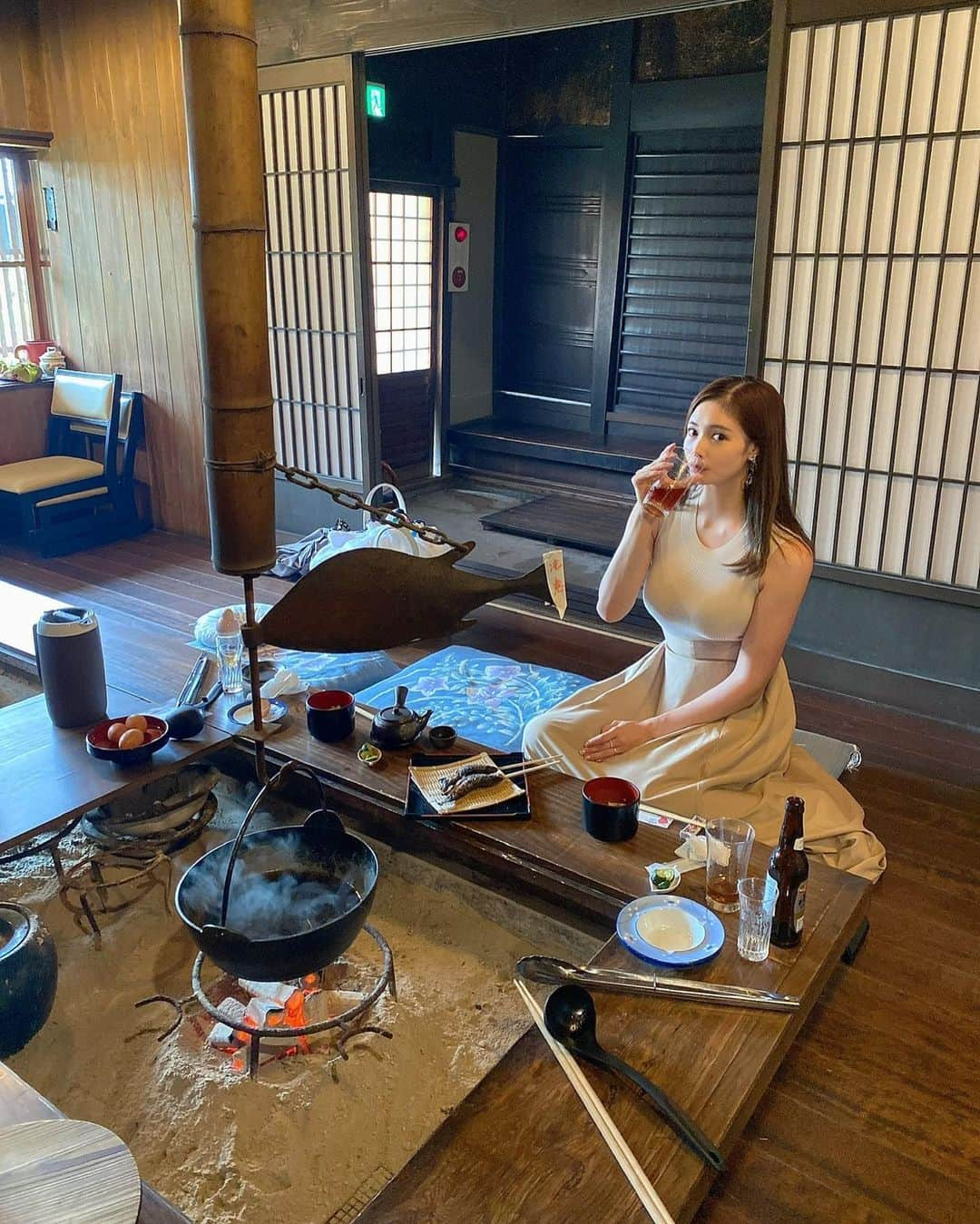 得あゆさんのインスタグラム写真 - (得あゆInstagram)「ストーリーに載せてたご飯屋さん！🥰 私の投稿見て沢山の方が参考にしてくれて嬉しい！ 美味しいお店も共有しまくる🤣💭✨  《囲炉裏茶屋 里の家》兵庫 季節によってメニューが変わります。 これは松茸コース✨ 次は牡丹鍋の季節になるから また食べにいきたいな😍 ・ ・ ・ ・ ・ ・ ・ ・ ・ ・ #郷土料理#鍋#松茸#ワンピース#ワンピ#大人カジュアル#大人可愛い#オトナ女子#ガーリー#インスタ映え#個室#ランチ#貸切#大人ワンピ#ご飯屋さん#古民家#古民家カフェ#丹波篠山#丹波#丹波篠山市#ママコーデ#ママファッション#子育てママ#産後ダイエット#兵庫グルメ#男の子ママ#主婦#和食#和食ごはん#囲炉裏」10月30日 21時30分 - tokuayu819