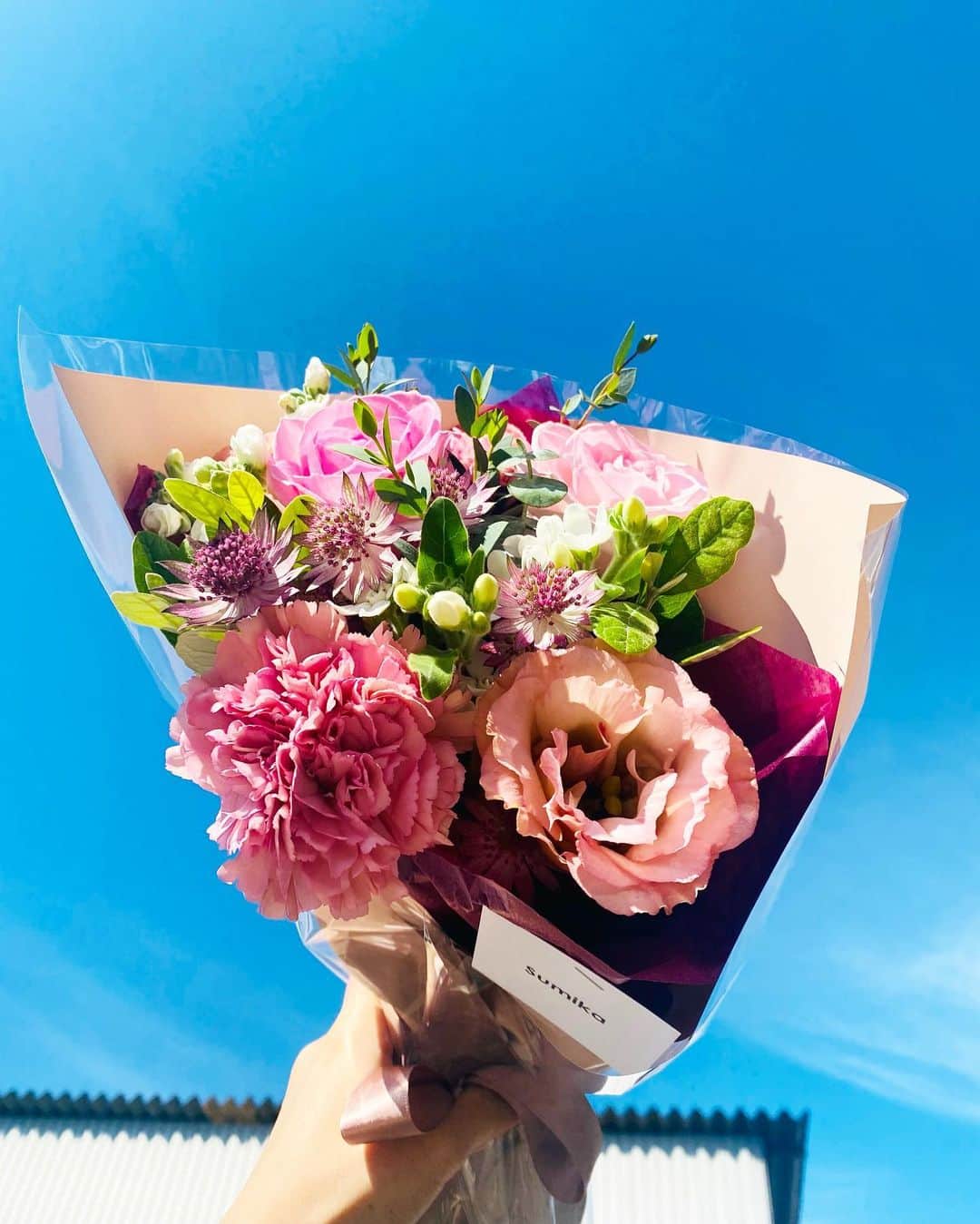 のインスタグラム：「💐 1つ1つの個性が集まってみんな違って みんないい色があって1つの作品になる。 花束と一緒だ、、。 だからオールアップの時って 毎回お花頂くのかな、、、？✨  刺激的な毎日を過ごしています。 自分でも知らなかった感情と向き合えていたり楽しいです！ まだまだ知らない感情いっぱいあるんだろうなー。  22年しか生きてないけど人生っておもしろい☺︎ 22歳も残りわずかだけど濃い毎日です。  ありっっったけの”ありがとう”を込めて…♡  #オールアップ」