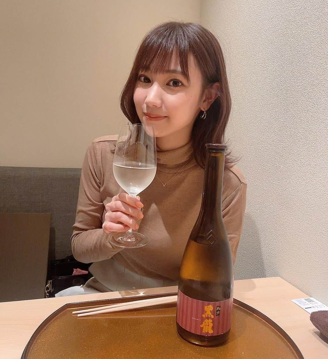 高野祐衣のインスタグラム：「お肉と日本酒🍶🍖♡ 黒龍です✨ ⁡  ⁡ #日本酒　#日本酒女子 #黒龍　#福井県　#黒龍酒造 #純米吟醸　#五百万石　 #唎酒師　#酒ディプロマ」